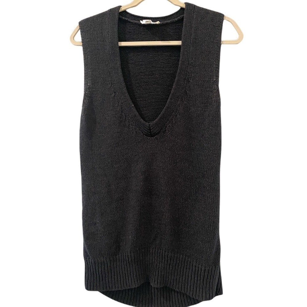 ⭐️ LOFT Ann Taylor S black v neck knit sleeveless top
